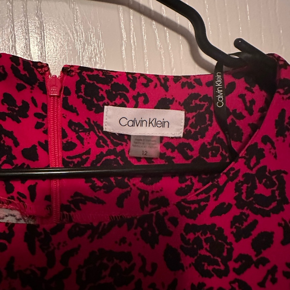 Chic Red and Black Patterned Dress - Picture 4 of 6